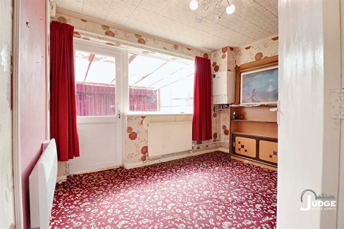 2 Bedroom Detached Bungalow For Sale In Hardie Crescent, Leicester, LE3