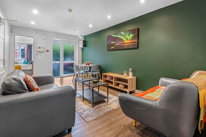 4 Bedroom Flat To Rent In Lower Road, Kenley, CR8