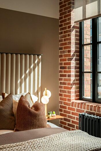 2 Bedroom Apartment For Sale In Canary Wharf, London, E14