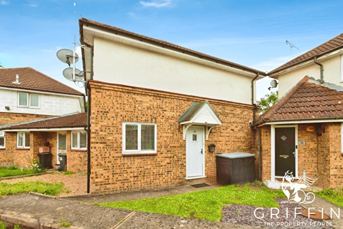 2 Bedroom Flat For Sale In Shirley Gardens, Basildon, SS13