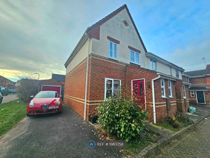 3 Bedroom Semi-Detached House To Rent In Britannia Gardens, Spalding, PE11