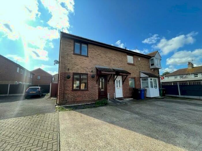 2 Bedroom House To Rent In Burns Place, Tilbury, RM18