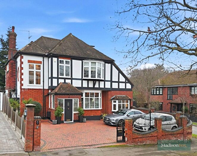 5 Bedroom Detached House For Sale In Monkhams Lane, Woodford Green, IG8