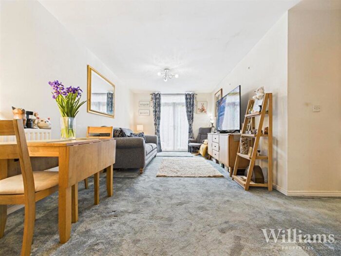 1 Bedroom Apartment For Sale In Coxhill Way, Barnshaw House, HP21