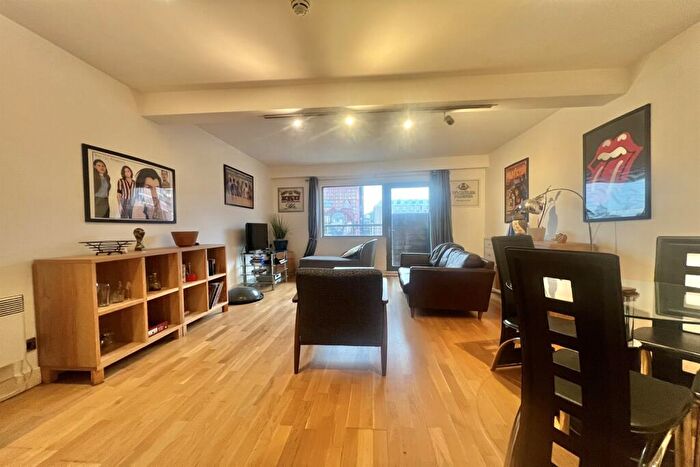 2 Bedroom Apartment To Rent In Oldham Road, M4