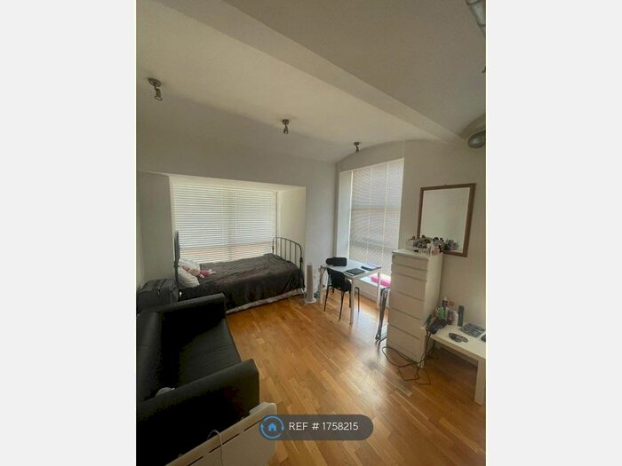 1 Bedroom Studio To Rent In Neptune Street, Leeds, LS9
