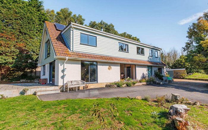5 Bedroom Detached House For Sale In Bathingbourne Lane, Bathingbourne., PO36
