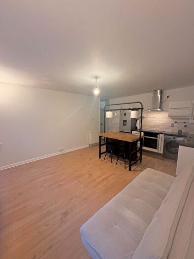 1 Bedroom Flat To Rent In Dyke Road, Hove, East Sussex, BN1
