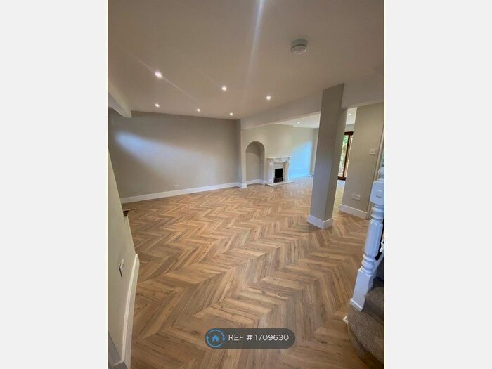 3 Bedroom Semi-Detached House To Rent In Old Lodge Lane, Purley, CR8