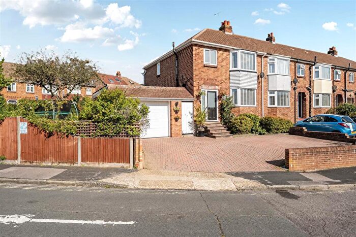 3 Bedroom End Of Terrace House For Sale In Elmhurst Road, Fareham, PO16
