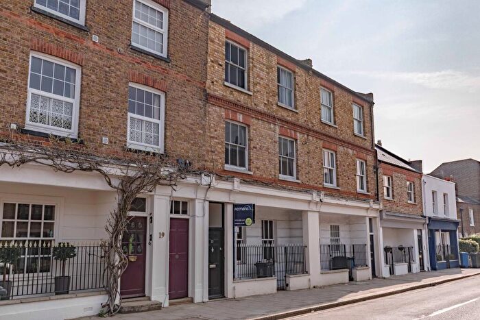 1 Bedroom Flat To Rent In Kings Road, , Windsor, SL4