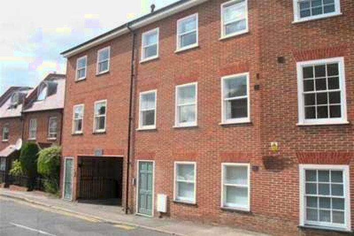1 Bedroom Flat To Rent In Martyr Road, Guildford, GU1