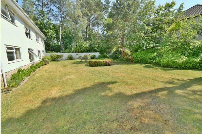 2 Bedroom Flat To Rent In Manor Close, Ferndown, BH22