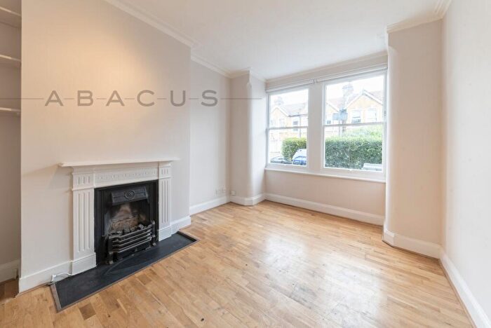 2 Bedroom Apartment To Rent In Sandringham Road, Willesden Green, NW2