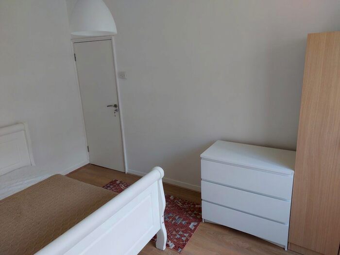 Studio To Rent In White City Estate, White City, W12