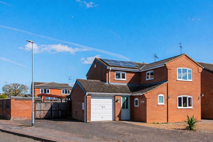 4 Bedroom Detached House For Sale In Davis Close, Rothwell, Kettering, NN14