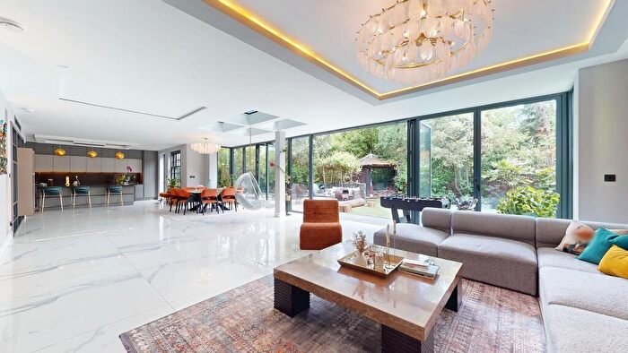 6 Bedroom Detached House To Rent In Brondesbury Park, London, NW6