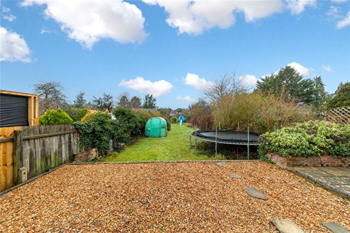 4 Bedroom Bungalow For Sale In Ryecroft Way, Luton, Bedfordshire, LU2