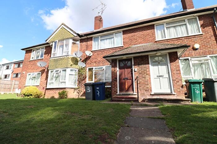 2 Bedroom Maisonette For Sale In Sterling Avenue, Edgware, Middlesex, HA8