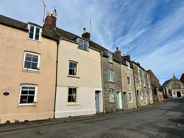 3 Bedroom Terraced House For Sale In Bristol Street, Malmesbury, SN16