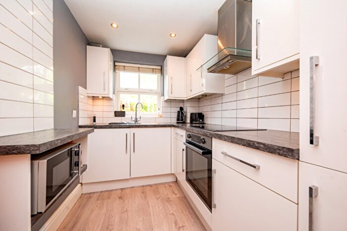 2 Bedroom Apartment To Rent In Ref: Gk - Union Street, Farnborough, GU14