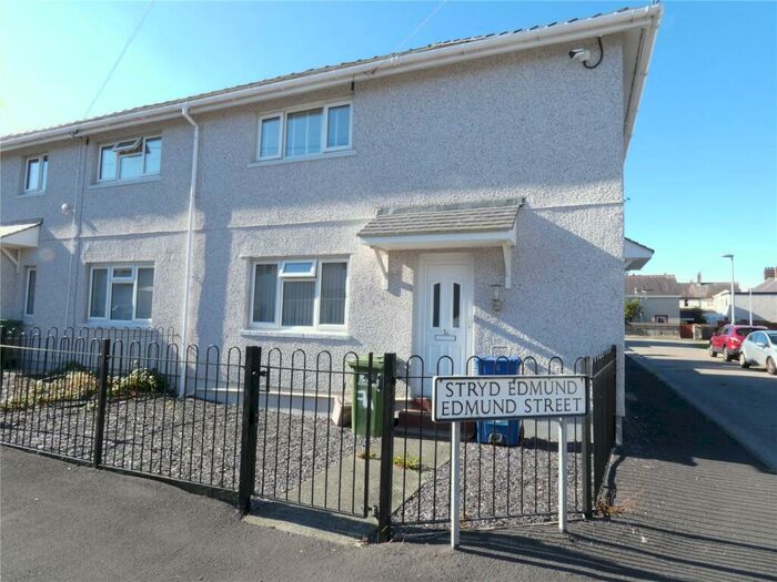 2 Bedroom Apartment To Rent In Edmund Street, Bangor, Gwynedd, LL57