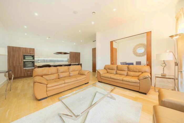 3 Bedroom Flat To Rent In Finchley Road, London, NW11