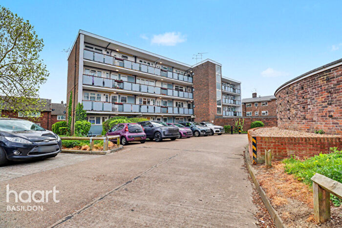 1 Bedroom Apartment For Sale In The Knares, Basildon, SS16