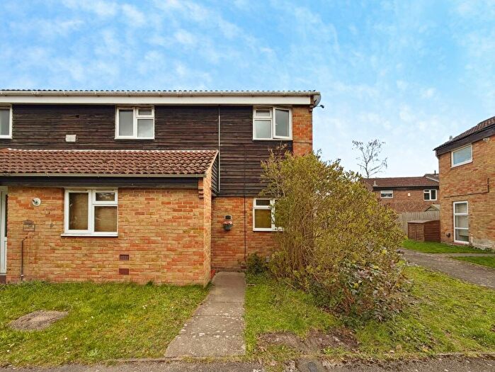 2 Bedroom Maisonette For Sale In Helmsdale, Bracknell, Berkshire, RG12