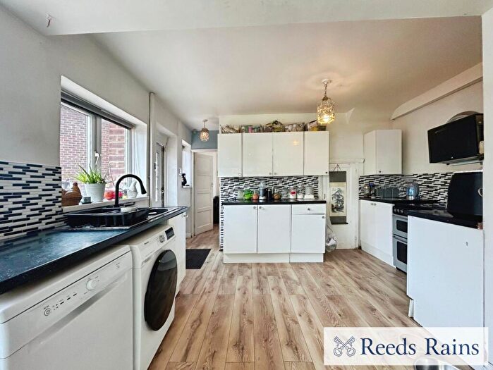 2 Bedroom Semi-Detached House For Sale In The Mead, Salford, Greater Manchester, M5