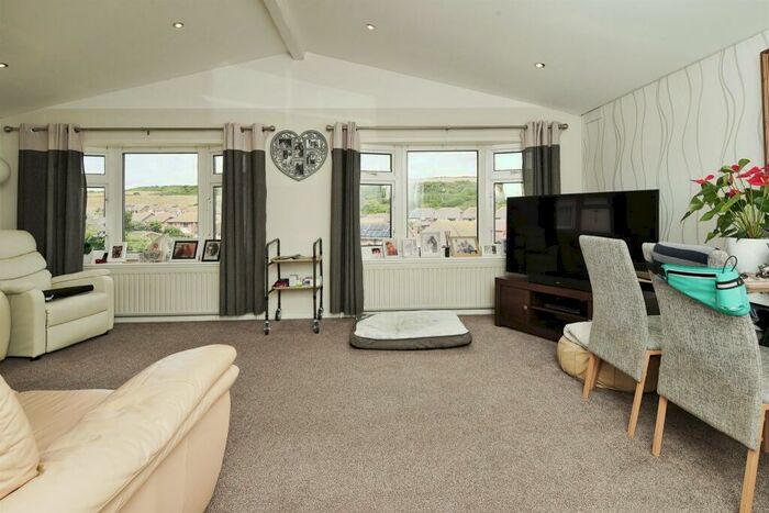 2 Bedroom Detached Bungalow For Sale In Court Farm Road, Newhaven, BN9