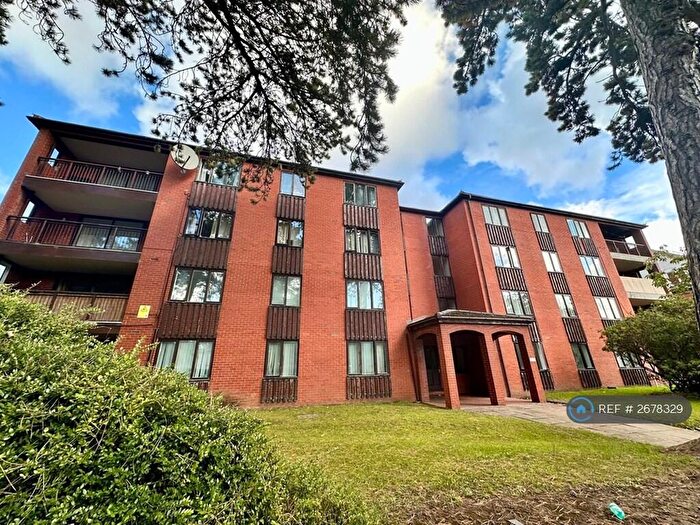 2 Bedroom Flat To Rent In The Lodge, Birmingham, B16