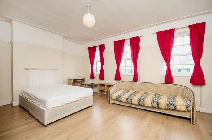 1 Bedroom Flat To Rent In Ashbourne Parade, Temple Fortune, London, NW11