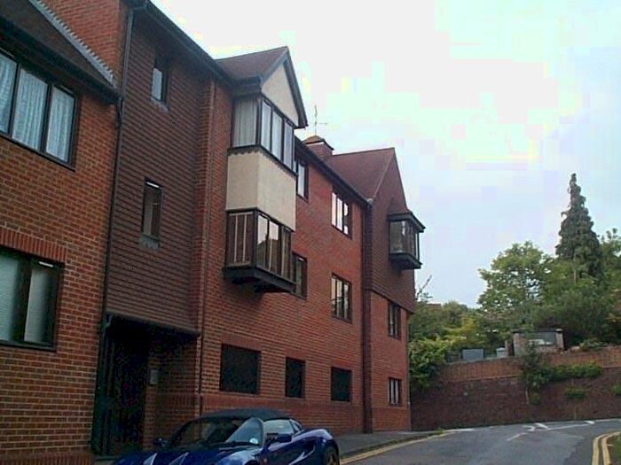 1 Bedroom Flat To Rent In Alexandra Lodge, Warren Road, Guildford, GU1