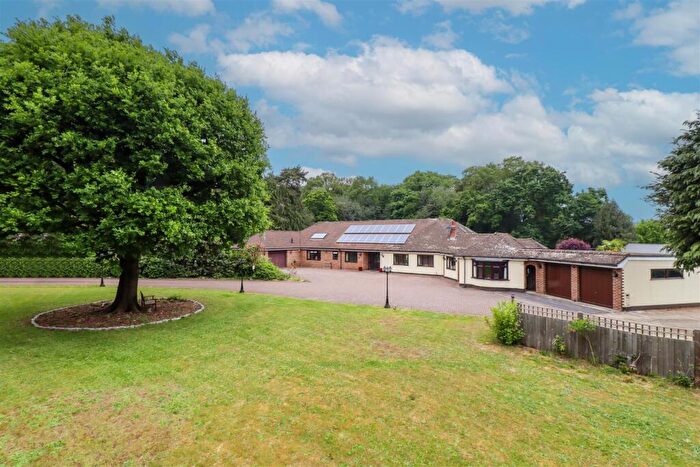 6 Bedroom Detached House For Sale In Cove Road, Fleet, GU51