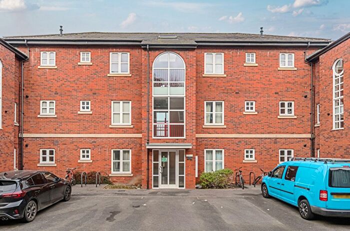 2 Bedroom Flat For Sale In Cunetio Gardens, White Horse Road, Marlborough, SN8