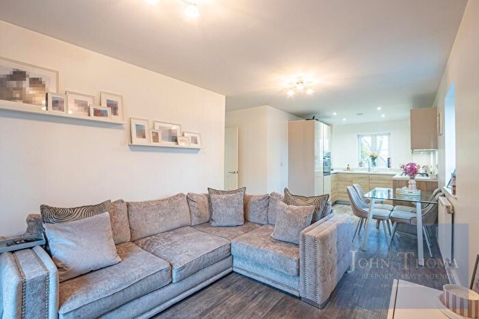 2 Bedroom Apartment For Sale In Periwinkle Gardens, Chigwell, Essex, IG7