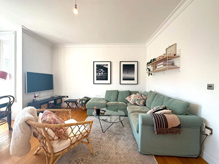 2 Bedroom Flat To Rent In Beaufort Road, Kingston Upon Thames, KT1