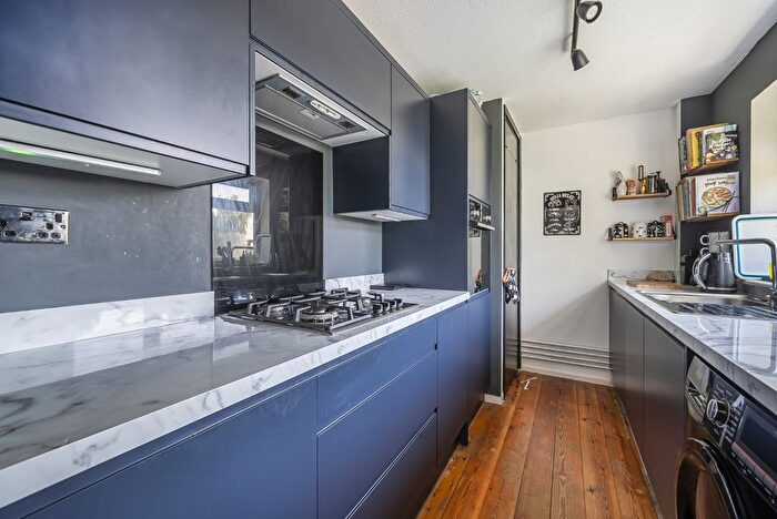 2 Bedroom Flat For Sale In Eagles, Faringdon, Oxfordshire, SN7