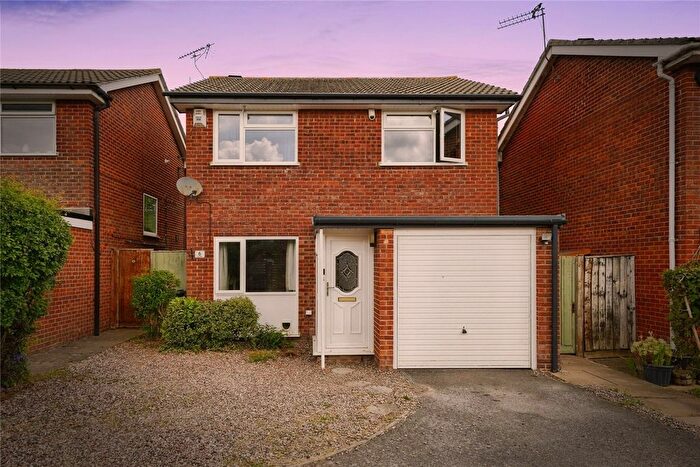 3 Bedroom Detached House For Sale In Tern Close, Abbeydale, Gloucester, Gloucestershire, GL4