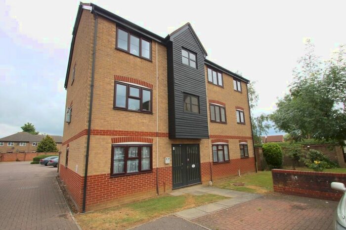 1 Bedroom Flat To Rent In California Close, Colchester, Essex CO4