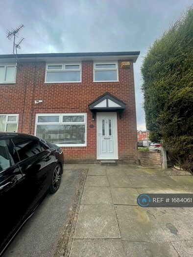 3 Bedroom End Of Terrace House To Rent In Stamford Square, Ashton-Under-Lyne, OL6