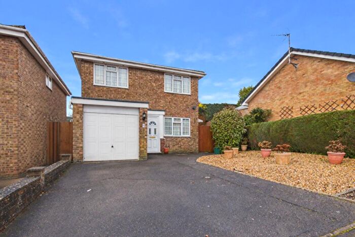4 Bedroom Detached House For Sale In Fuchsia Close, Calcot, Reading, Berkshire, RG31