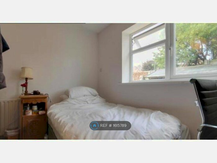 3 Bedroom End Of Terrace House To Rent In Lawn Road, Milford-On-Sea, SO41