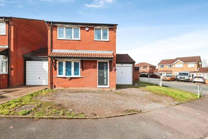 3 Bedroom Link Detached House For Sale In Broomy Close, Birmingham, B34