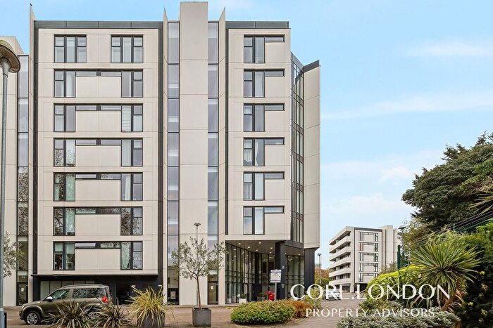 2 Bedroom Flat To Rent In Colonial Drive, Chiswick, W4