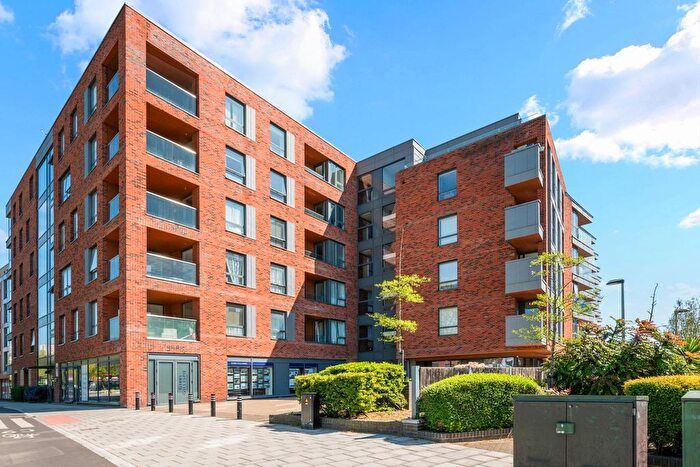 2 Bedroom Flat For Sale In Malthouse Court, Brentford, TW8