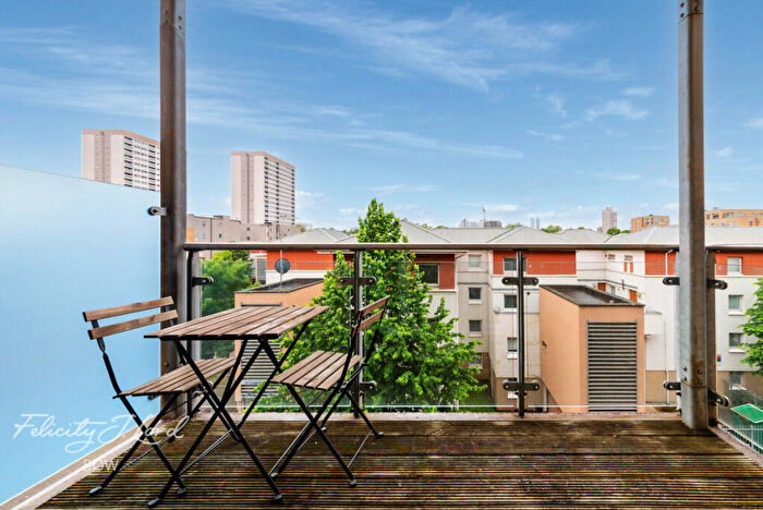 1 Bedroom Apartment For Sale In Bow Road, London, E3