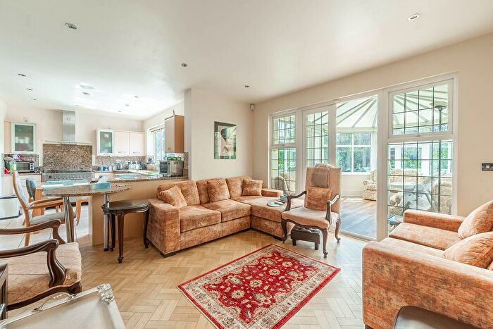 5 Bedroom Semi Detached House For Sale In Cleopatra Close, Stanmore, HA7