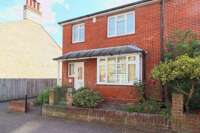 3 Bedroom Semi-Detached House To Rent In Wincheap, CT1